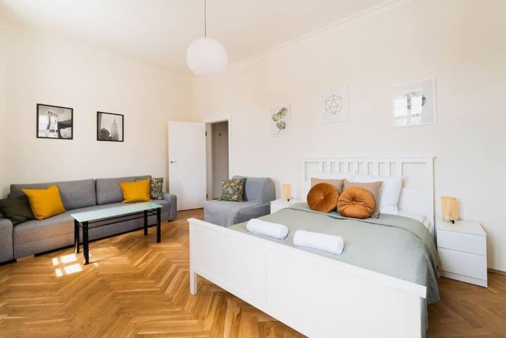 Duze Mieszkanie W Samym Rynku Wroclaw Luaran gambar